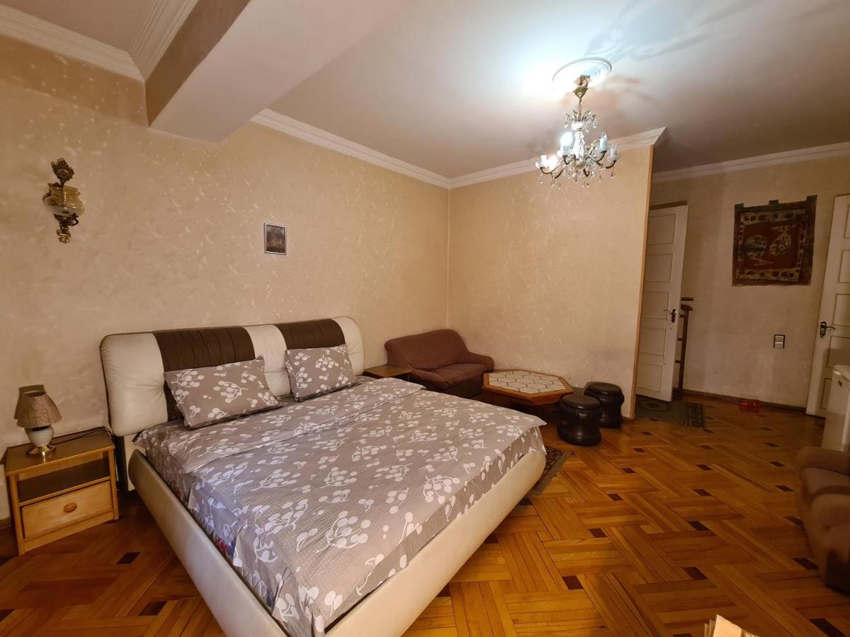 Hotel Bu Tbiliszi Kültér fotó