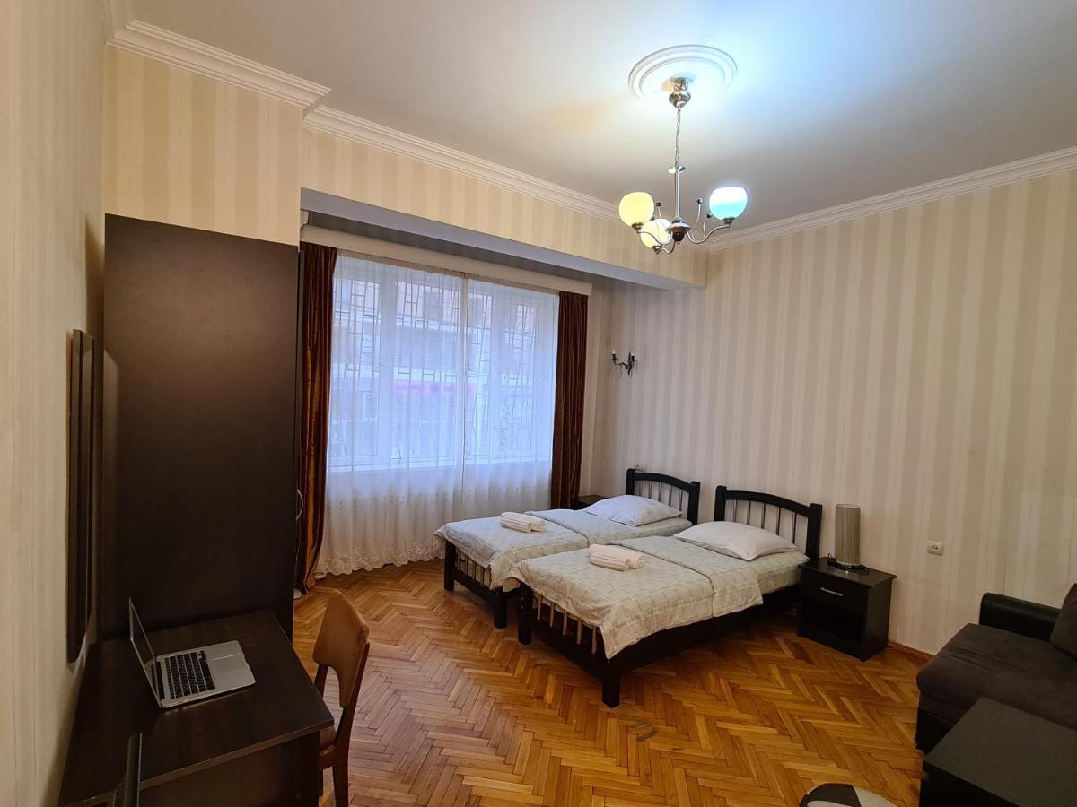 Hotel Bu Tbiliszi Kültér fotó