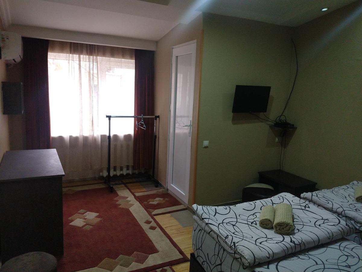 Hotel Bu Tbiliszi Kültér fotó