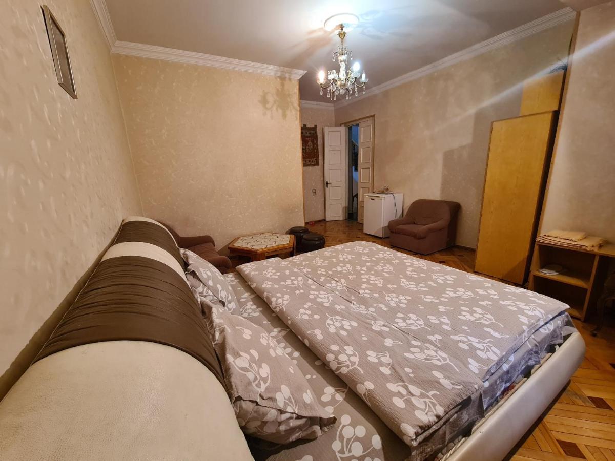 Hotel Bu Tbiliszi Kültér fotó