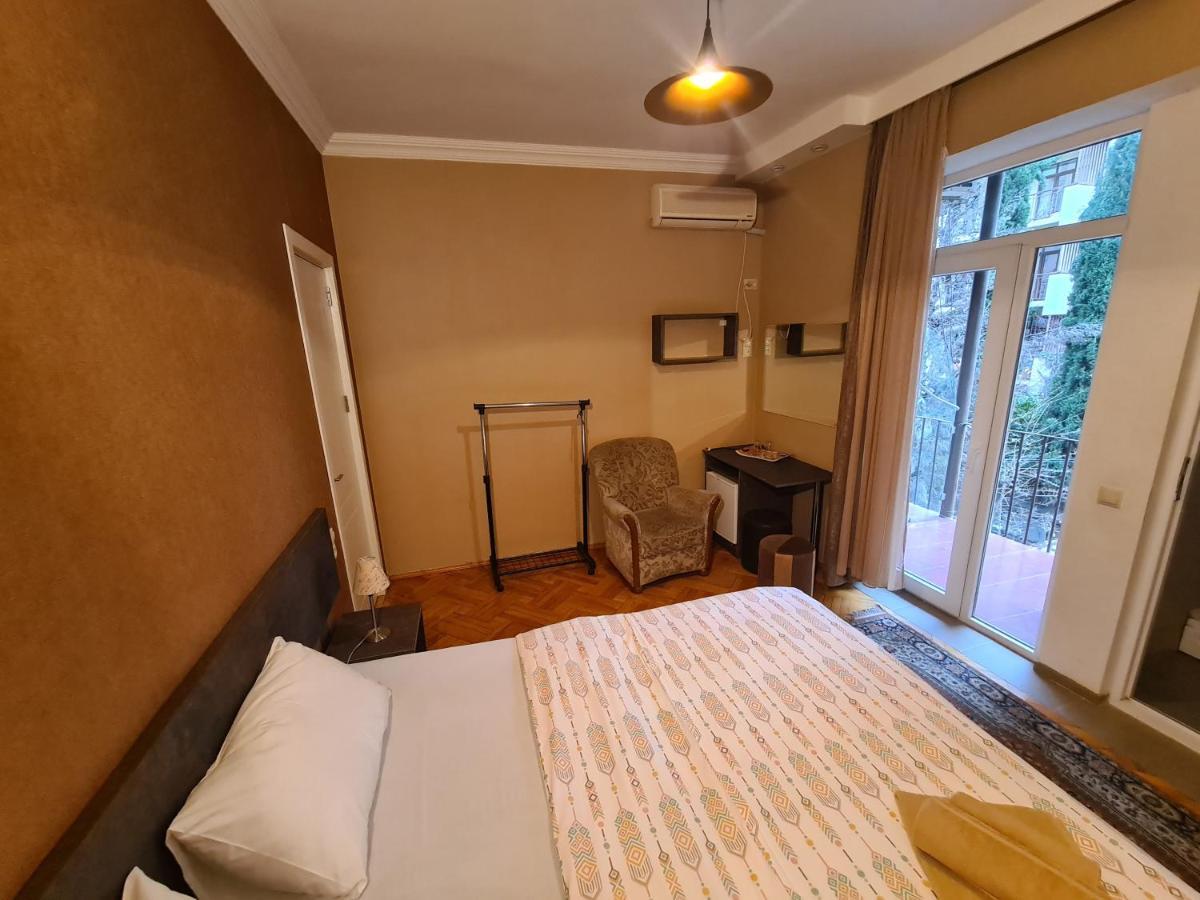 Hotel Bu Tbiliszi Kültér fotó