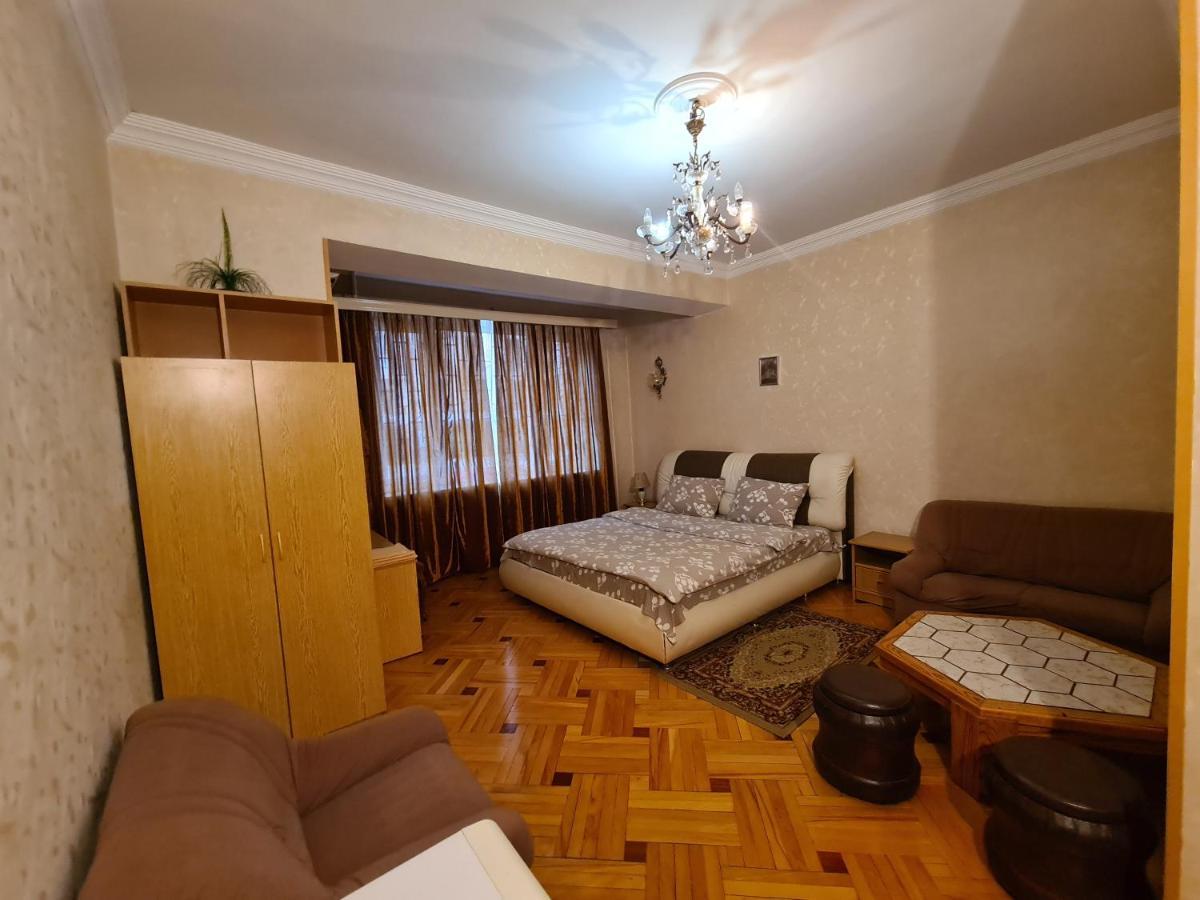 Hotel Bu Tbiliszi Kültér fotó