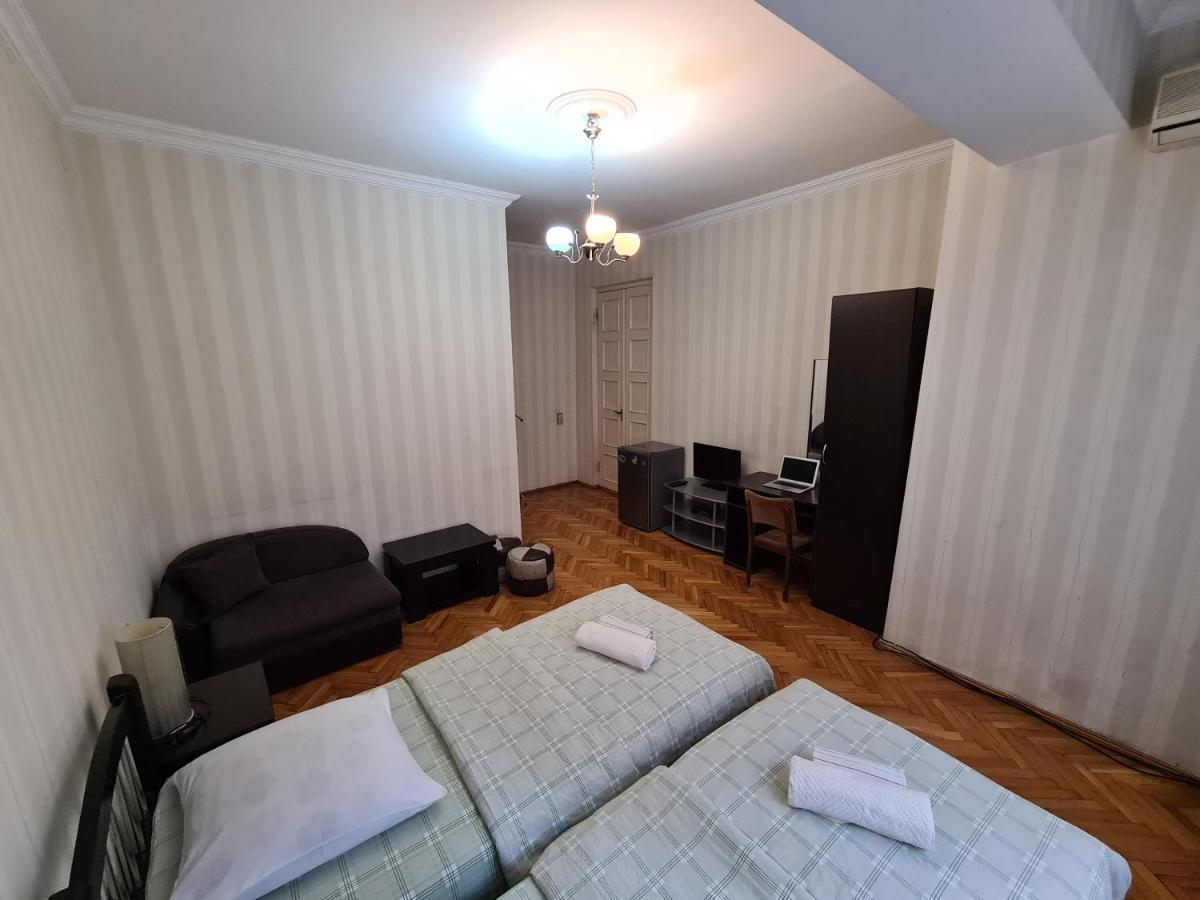 Hotel Bu Tbiliszi Kültér fotó
