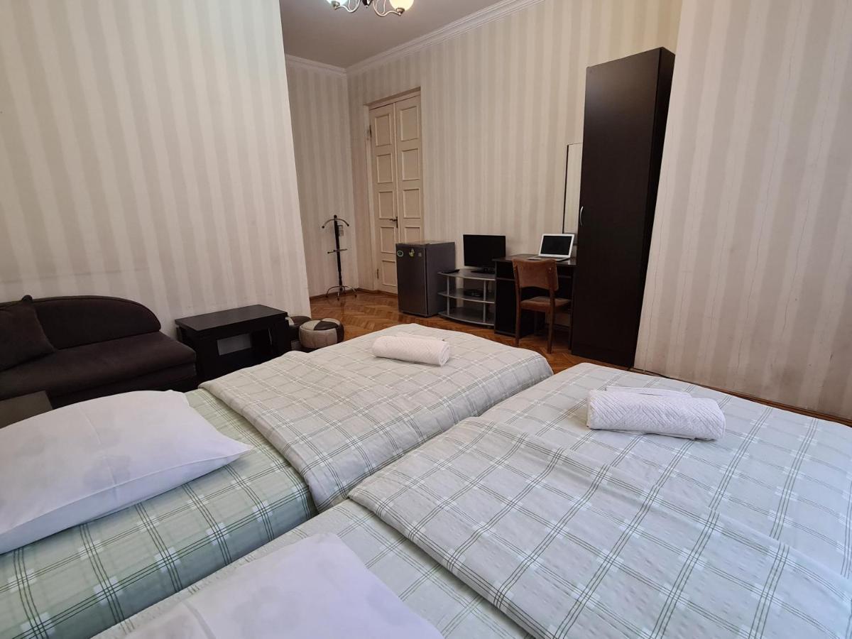 Hotel Bu Tbiliszi Kültér fotó