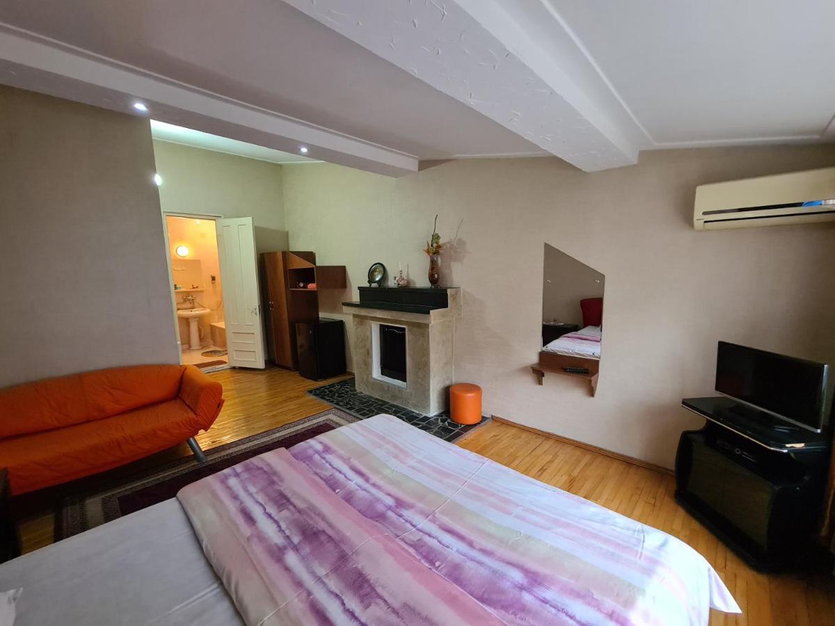 Hotel Bu Tbiliszi Kültér fotó