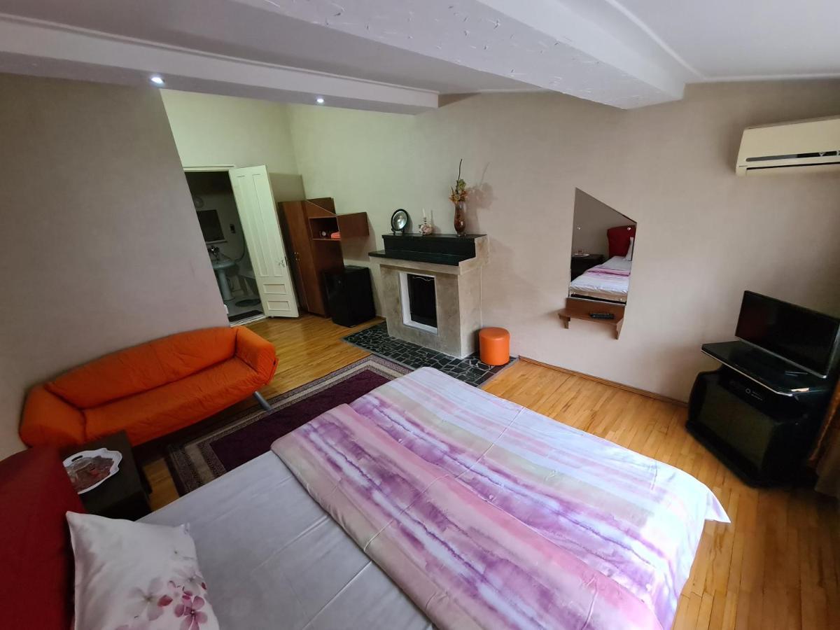 Hotel Bu Tbiliszi Kültér fotó